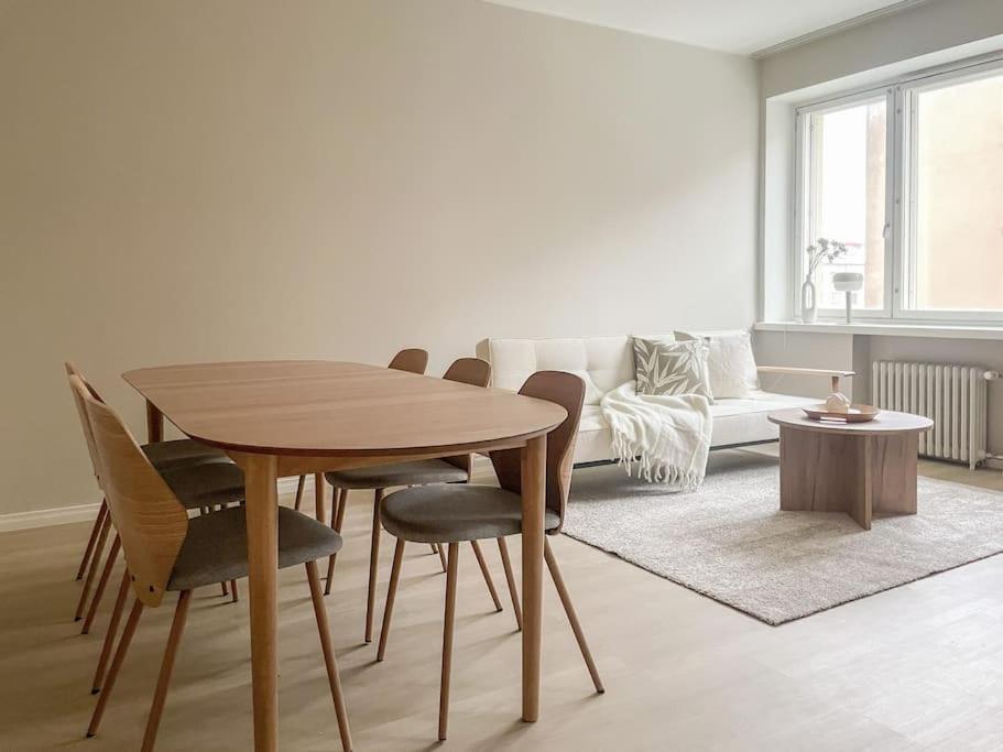 Central 1Br Next To The Park Helsinki Buitenkant foto