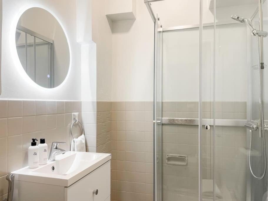 Central 1Br Next To The Park Helsinki Buitenkant foto